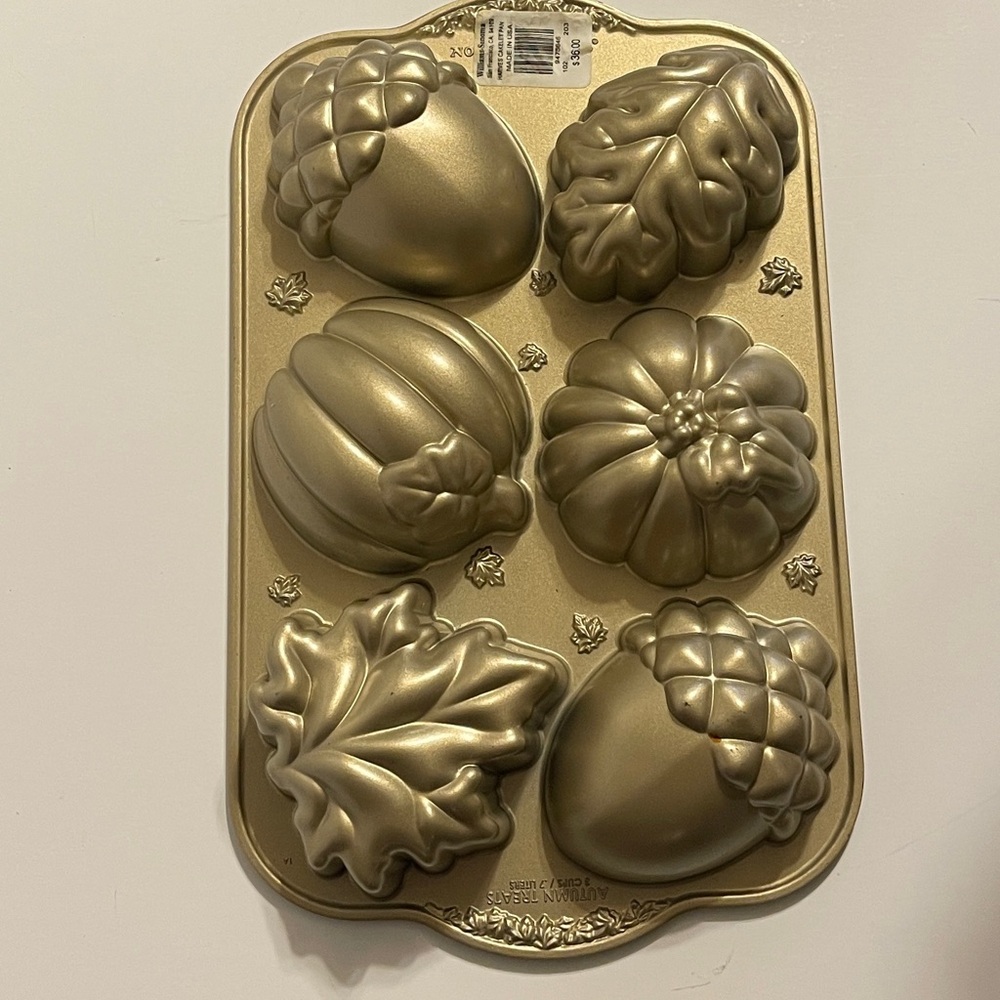 Fall details cake pan perfect